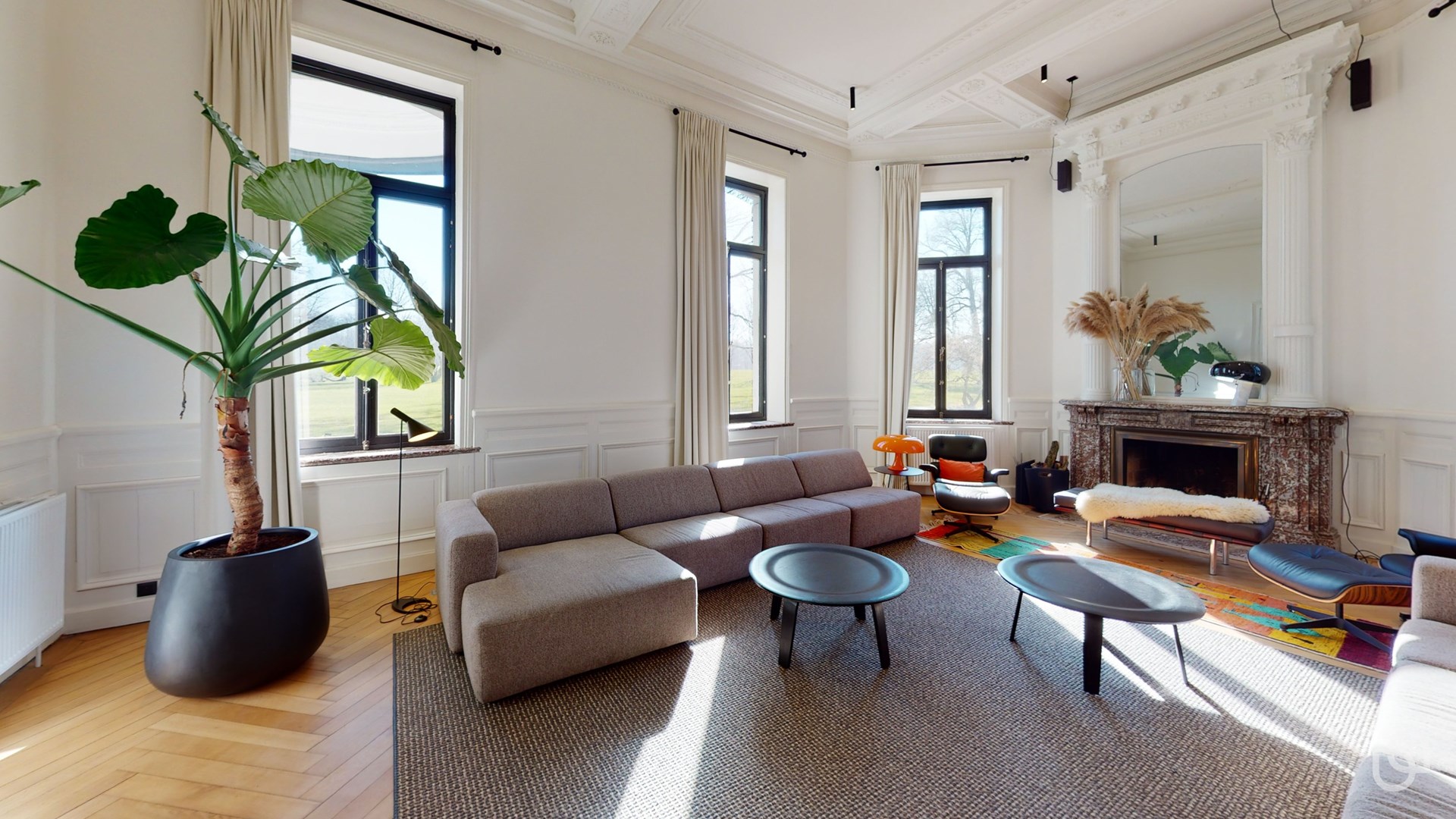 Chateau-de-la-Louveterie-Living-Room