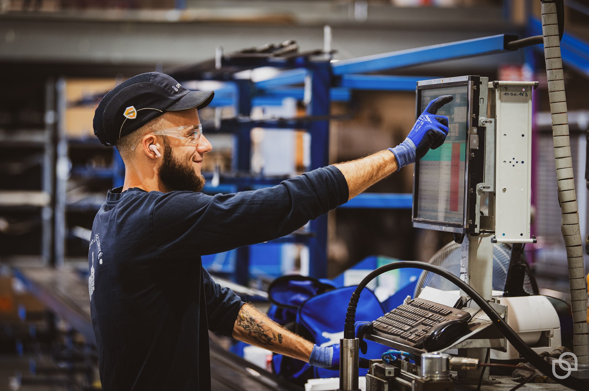 Opérateur content sur logiciel