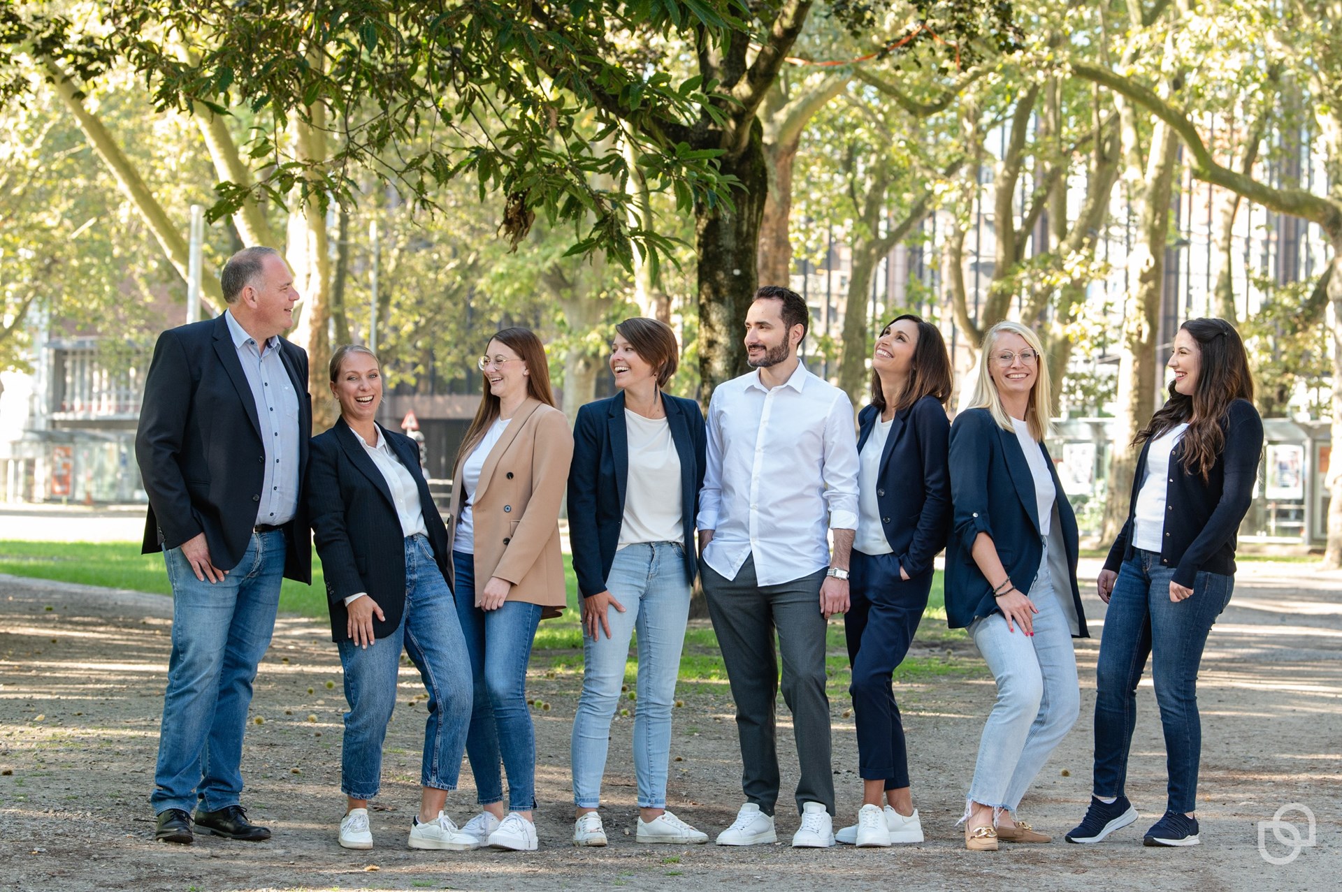 8351 Portrait Corporate Entreprise  Ecetia