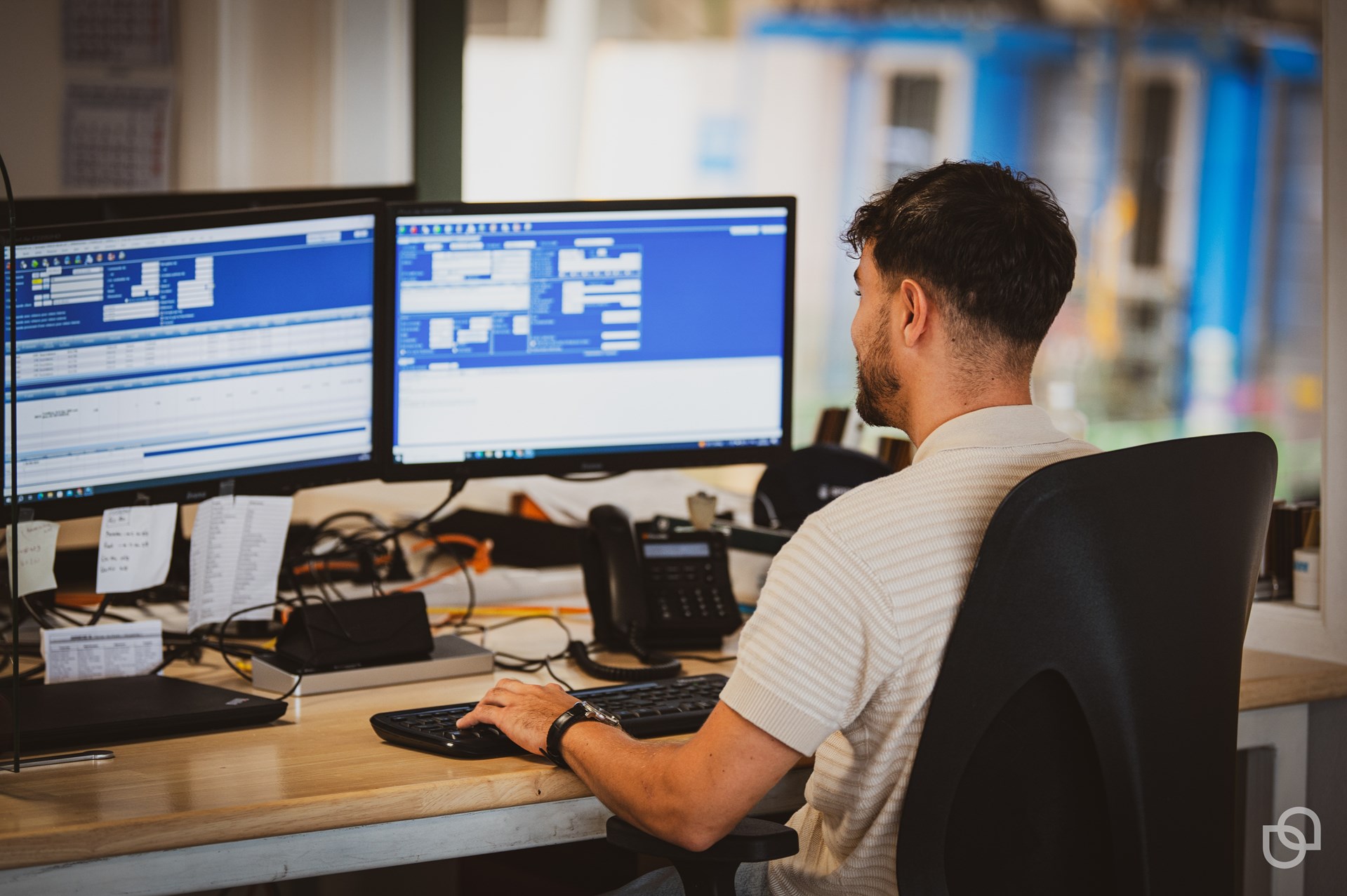 Personnel bureau sur logiciel