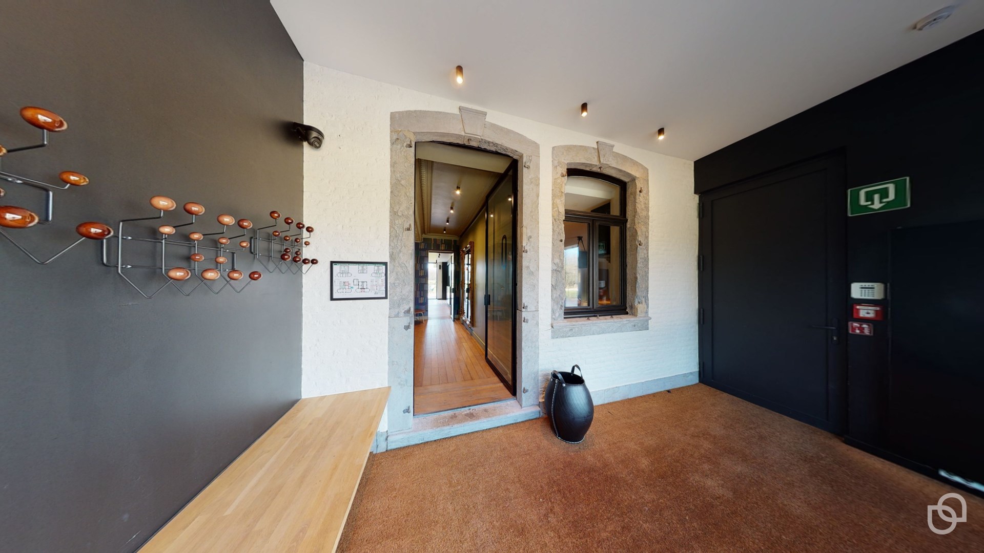 Chateau-de-la-Louveterie-Hall